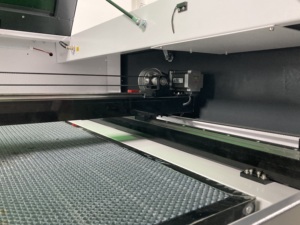 Incisore e Tagliatrice Laser CO2 Industriale 1390 ODM/OEM per Legno, MDF e Gomma |   Alta precisione |   Distributori Globali Richiesti |   Per tutta la vita - Product Image 3
