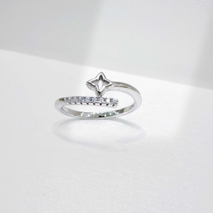 แหวนเงินแท้ 925 ประดับเพชรซิคอนทรงหนา ดีไซน์ดาว ประดับทองคำขาว แหวนหมั้นสีสันสดใส แหวนสวยหรูสำหรับผู้หญิง - Product Image 2