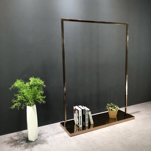 Porte-vêtements suspendu haut de gamme en acier inoxydable couleur or rose YUNTAI TB-CR-283, moderne, personnalisé et respectueux de l'environnement - Product Image 1