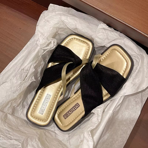 Sandales plates classiques légères pour femmes 2026 Nouvelle mode estivale Rétro Polyvalentes Antidérapantes Élégantes Décontractées - Product Image 2