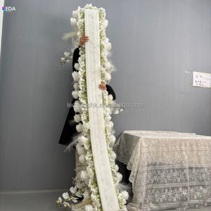 ดอกกุหลาบประดิษฐ์สีขาวเนียนหรู ทำมือ สำหรับงานแต่งงาน วันวาเลนไทน์  พร้อมผ้าปูทางเดินยาว - Product Image 2