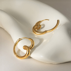 Pendientes de aro con forma de corazón de acero inoxidable, joyería de moda para mujer, estilo otoño invierno - Product Image 4