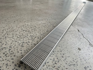 <span class=keywords><strong>Grille</strong></span> <span class=keywords><strong>de</strong></span> <span class=keywords><strong>sol</strong></span> linéaire en acier inoxydable - Product Image 4