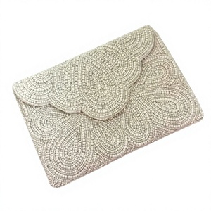 Pochette en lin perlé motif canne à sucre et agneau, style élégant pour femme, idéale pour les fêtes de Noël, fermeture à rabat, imperméable, faite à la main - Product Image 1