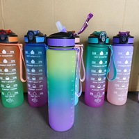 Bouteille d'eau sportive isotherme en plastique PC à dégradé de couleurs, grande capacité, avec couvercle à ouverture rapide et paille intégrée