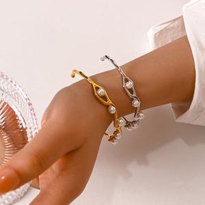 กำไลข้อมือแฟชั่นสแตนเลสสตีลกันน้ำขัดเงาคุณภาพสูงป้องกันอาการแพ้แบบขายส่งปี 2024 ประดับมุกสั่งทำได้ - Product Image 3