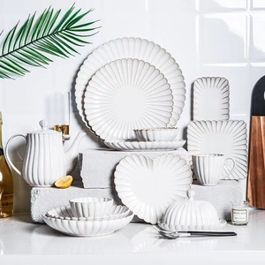 European Rustic Style Scalloped Shape Design Ceramic Dinner <strong>Plate</strong> Set Retro Stoneware Charge <strong>Plate</strong> for Wedding Event - Product Image 6