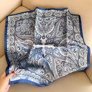 Écharpe carrée en satin de soie bleu marine à imprimé cachemire de luxe pour femmes, classique pour la tête et élégante pour le cou - Product Image 4