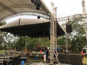 ระบบโครงหลังคาอะลูมิเนียมอัลลอยด์ โครงหลังคาอะลูมิเนียมพร้อมสลักเกลียวสำหรับติดตั้งไฟเวที โครงทรัสสำหรับคอนเสิร์ต เวทีคอนเสิร์ตเคลื่อนที่ - Product Image 6