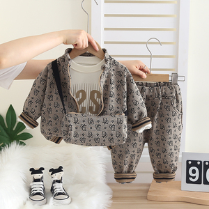 Set Autunnale 2025 per Bambini 0-5 Anni, 3 Pezzi Personalizzabili con Stampa Lettere, Giacca in Cotone, Camicia e Pantaloni con Borsa - Product Image 2