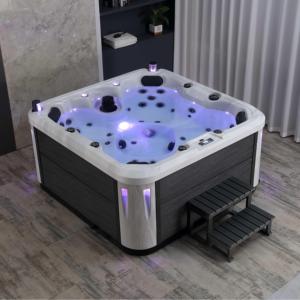 Vasca Idromassaggio di Lusso con 40 Getti e Riscaldatore per 4 Persone, Moderna Vasca Freestanding in Acrilico per Uso Esterno e Alberghiero - Product Image 4