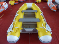 Bote Inflable de Pesca con Motor Fuera de Borda, de PVC y Aluminio