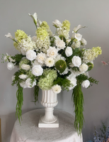 Arrangement floral de mariage haut de gamme blanc et vert, boule de fleurs d'hortensia vert, centre de table blanc en lys calla pour décoration