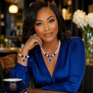 Elegante Set di <span class=keywords><strong>Collana</strong></span> e Bracciale di Perle <span class=keywords><strong>con</strong></span> Accenti Blu, Gioielli per Confraternite Zeta Phi Beta, per Laurea o Eventi Formali - Product Image 5