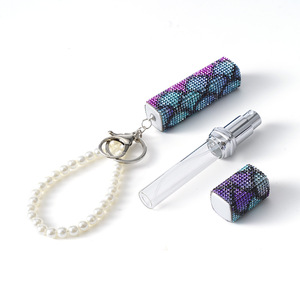 Flacon vaporisateur de parfum de luxe 10 ml en strass, porte-clés portable rechargeable, flacon <span class=keywords><strong>vide</strong></span> avec chaîne de perles et chaîne de suspension - Product Image 6