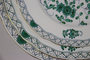 Juego de 3 Platos Redondos de Cerámica Dorada de Porcelana Ecológica de Lujo, Ideal para Bodas y Restaurantes - Product Image 4