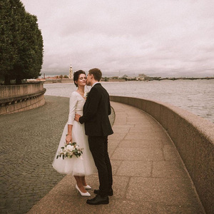 Abito da sposa <span class=keywords><strong>corto</strong></span> a maniche lunghe <span class=keywords><strong>con</strong></span> scollo a V profondo, in <span class=keywords><strong>tulle</strong></span>, linea ad A, per matrimonio casual - Vendita all'ingrosso - Product Image 3
