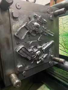 Shantou modèle de danse robot en acier film héros peut chanter moule d'injection de robot de danse électrique - Product Image 4