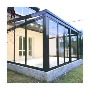 Moderna Sala de Estar Exterior Americana con Techo de Vidrio, Marco de Aluminio y Malla de Acero Inoxidable Vertical para Casas y Villas - Product Image 4