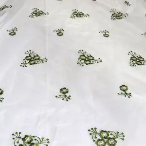 Largeur 130 cm Tissu de tulle brodé maille 3 d fleurs vertes Tissu de dentelle pour robe de mariée de mariage