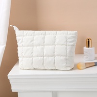 Sac cosmétique matelassé imperméable mini tendance, logo personnalisé, organiseur de voyage, sacs de maquillage, trousse de maquillage portable pour femmes