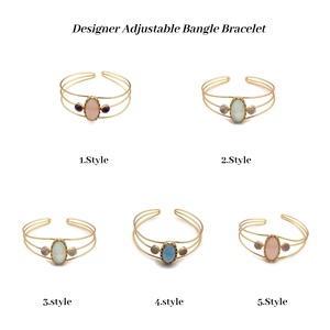 Bracelet jonc en calcédoine rose à trois bandes bijoux en plaqué or bijoux bracelet design à la main en pierres précieuses druzy rondes minuscules - Product Image 2