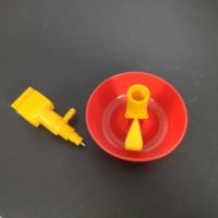 Mini tasse d'abreuvement automatique de poulet avec l'adaptateur en plastique ou d'acier inoxydable pour l'équipement d'eau potable de volaille