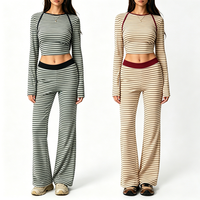 Ensemble de yoga rayé pour femmes, haut court à col rond et manches longues, pantalon évasé, ample, respirant, décontracté, tenue de fitness 2 pièces