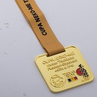 Médaille de fabricant en gros, économique, en stock, personnalisable, en alliage de zinc, or 3D, pour récompense de marathon, course à pied, sport, en métal