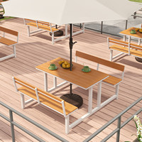 Ensemble table et chaise monobloc d'extérieur avec dossier intégré, idéal pour les cafés, les cours et les cantines, avec parasol en bambou intégré pour la restauration.