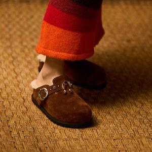 Mules en peluche personnalisées antidérapantes, chaussures plates et chaudes pour l'hiver, semelles épaisses, clous en cristal, daim, cuir vintage pour femmes, sabots en fourrure - Product Image 3