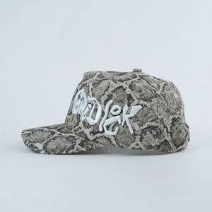 Casquettes Snapback non structurées personnalisées à 5 panneaux avec logo brodé 3D de haute qualité et visière incurvée - Product Image 2