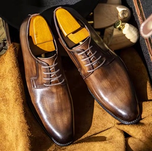 Chaussures habillées en cuir imperméables et antidérapantes à bout fermé pour hommes, légères et intemporelles, idéales pour le bureau et la carrière (vente en gros) - Product Image 1