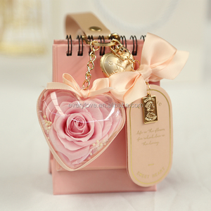 Portachiavi Artigianale di Tendenza 2026, Charm per Borsa, Regalo Ideale per la Festa della Mamma e San Valentino, Rosa Stabilizzata - Product Image 3