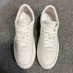 Baskets basses en cuir blanc minimalistes pour hommes, faites à la main, à lacets, légères, confortables et polyvalentes pour le printemps, l'hiver, le fitness et la marche - Product Image 2