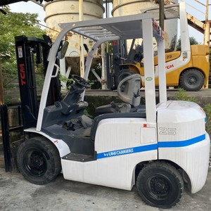 Chariot élévateur diesel TCM FD25, capacité 2500 kg, technologie japonaise, force de levage élevée, mât 3-4,5 m, manutention de matériaux lourds - Product Image 4