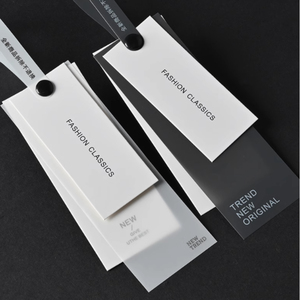 Étiquettes personnalisées en PVC souple de haute qualité, impression en caoutchouc, vente en gros, étiquettes suspendues pour vêtements en papier spécial <span class=keywords><strong>incolore</strong></span> gaufré - Product Image 3