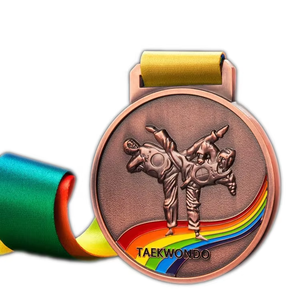 Medaglia di Taekwondo in Lega di Zinco Pressofusa Rame Anticato con Lottatori 3D in Rilievo e Accento in Smalto Morbido Arcobaleno - Product Image 1