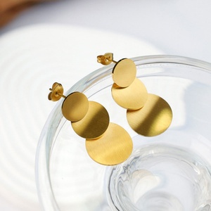 Boucles d'oreilles vintage en acier inoxydable imperméable, plaquées or 14k 18k PVD, bijoux classiques pour femmes, boucles d'oreilles tendance pour femmes - Product Image 1