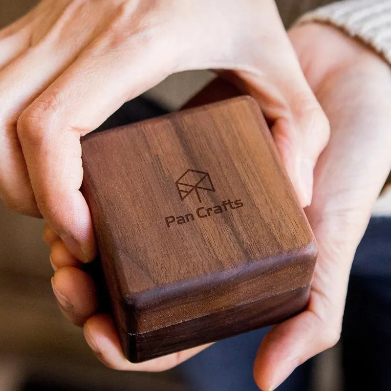 美しく提案結婚ギフト結婚式クルミ小さな木製リングボックスマグネット付き