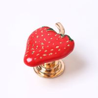 Nouveaux boutons de poignée de tiroir d'armoire de chambre d'enfants en alliage de zinc poignée de fruit de fraise rouge
