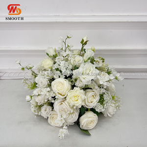 SMOOTH - Elegantes Centros de Mesa con Ramos de Flores Blancas Pequeñas de 30 cm para Decoración de Bodas y Eventos - Product Image 4