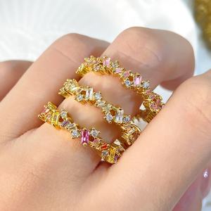 แหวนบาแกตต์ประดับเพชร CZ ชุบทองคำขาว ดีไซน์วงแหวนเพชรคิวบิกเซอร์โคเนียสีชมพู ของขวัญเครื่องประดับสำหรับผู้หญิง - Product Image 2