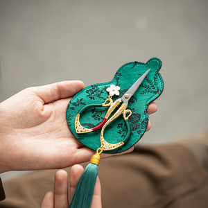 Ciseaux à thé en alliage de style chinois avec pendentif à pompon, coupe-sac à thé, coupe-fil, étui de protection, accessoire de cérémonie du thé. - Product Image 3