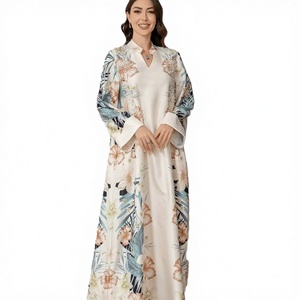 Abaya Traditionnelle Modeste pour Femmes Musulmanes avec Motif Floral, Taille Naturelle, Manches Longues et Incrustation Délicate de Perles pour le Bal de Promo - Product Image 3