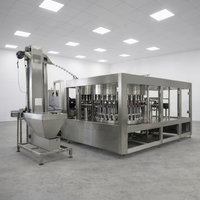 Machine de rinçage, remplissage et bouchage automatique électrique 200 Bpm pour bouteilles d'eau pure 200 ml et 1 L, contrôlée par PLC, haute productivité