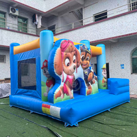 Château gonflable de dessin animé pour location, idéal pour les fêtes en extérieur