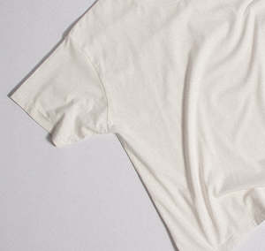 เสื้อยืดสตรีทแวร์สำหรับผู้ชายทรงโอเวอร์ไซส์ผ้าคอตตอน100% ไหล่ตกไซส์พร้อมพิมพ์โลโก้จากผู้ผลิตออกแบบได้ตามต้องการ - Product Image 6