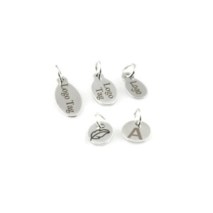 Küçük özel takı etiketleri damgalama takı kişiselleştirilmiş Charm Logo Metal etiketi - Product Image 1