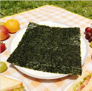 Feuilles <span class=keywords><strong>de</strong></span> <span class=keywords><strong>Nori</strong></span> Grillées pour <span class=keywords><strong>Sushi</strong></span> Onigiri, 50 Pièces, Emballage OEM Séché - Product Image 1